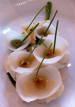 Gronebech Churchill, Copenhagen - Onion skins with chives, spring onions and mussell broth