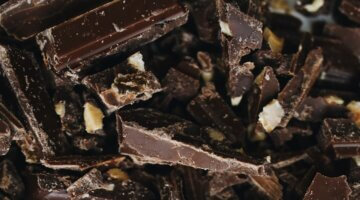 even small traces of nuts in chocolate can cause an allergic reaction